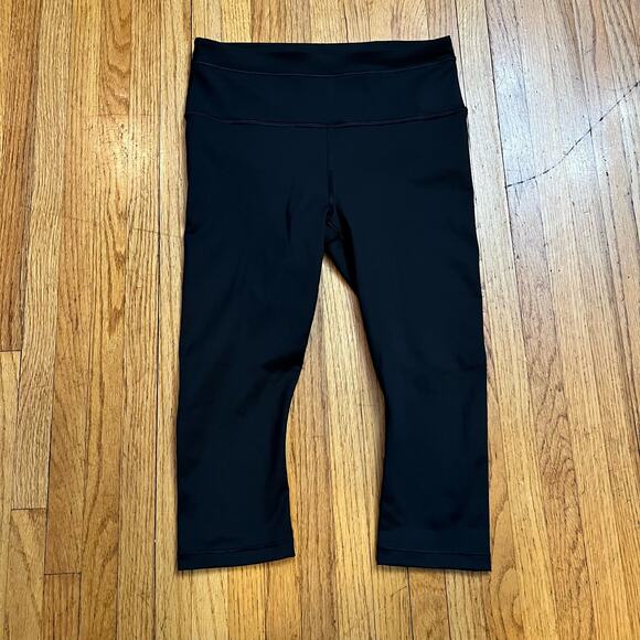 Athleta Leggings Womens Small Accelerate Crop Workout Black Capri - Picture 1 of 9